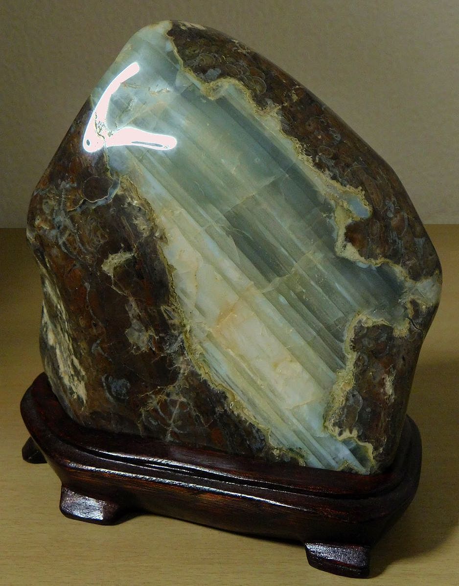 緋山酔恭「山水石美術館」 全国の水石・美石を紹介 加賀めのう