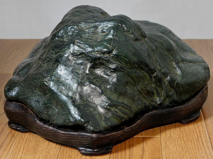 緋山酔恭「山水石美術館」 全国の水石・美石を紹介 神居古潭石 (輝緑