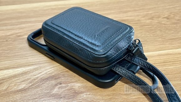 レビュー】iPhoneにobjcts.ioの長さ調節可能なストラップケースを装着