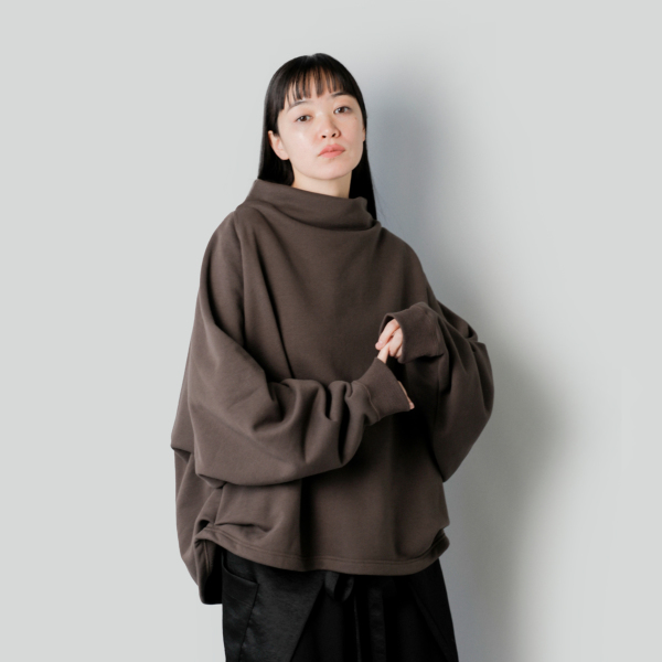 COGTHEBIGSMOKE コグザビッグスモーク MELINA BOTTLE NECK SWEATSHIRT