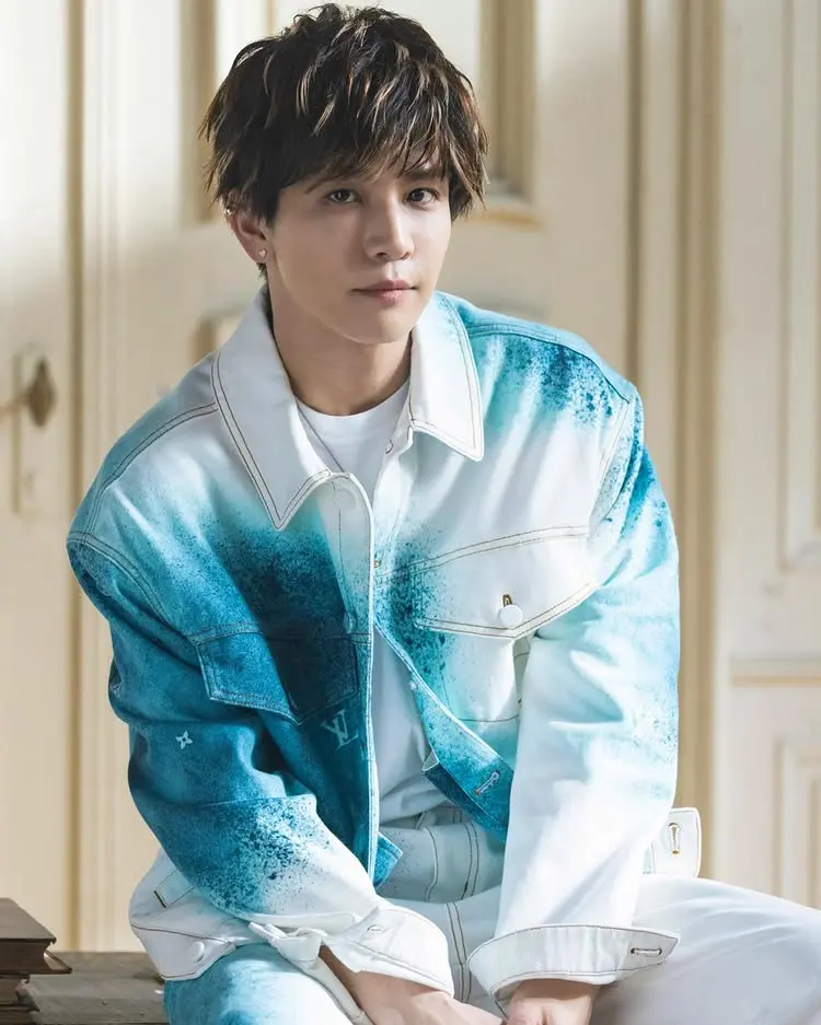 デニムジャケットを着た岩田剛典さんのコーデ 私服/衣装/購入先 - Woomy