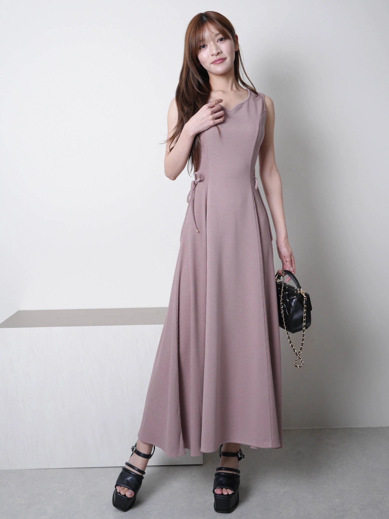 LIP SERVICE（リップサービス）｜ サイドオープンカットロング