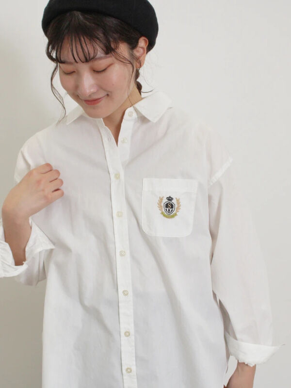 セール】 ワッペン風刺繍入りシャツ（オフホワイト/ピンク/イエロー