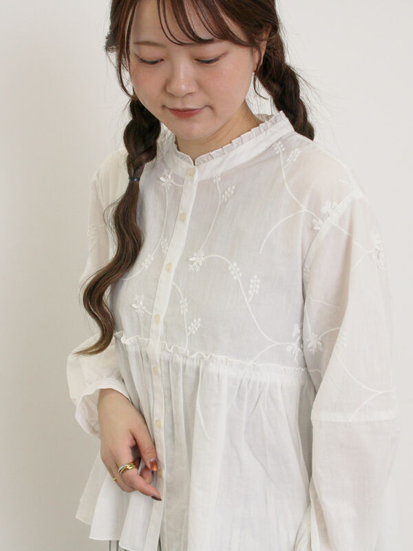 セール】 3D刺繍切替ギャザーブラウス（オフホワイト/ブラック