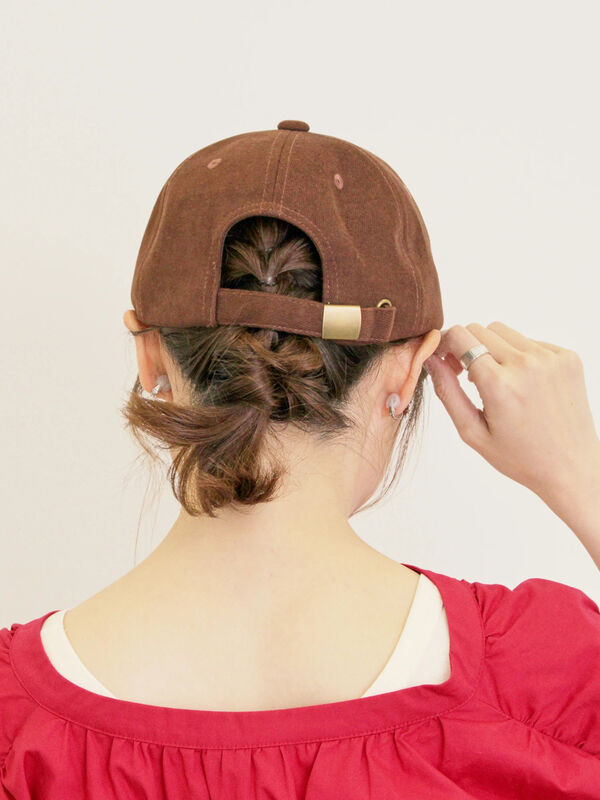 セール】 【消臭効果】カレッジロゴ刺繍キャップ（ベージュ/ブラウン