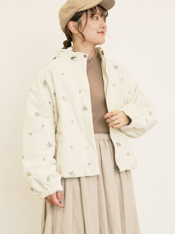 セール】 小花総刺繍中綿ジャケット（ブラック/オレンジ/キナリ