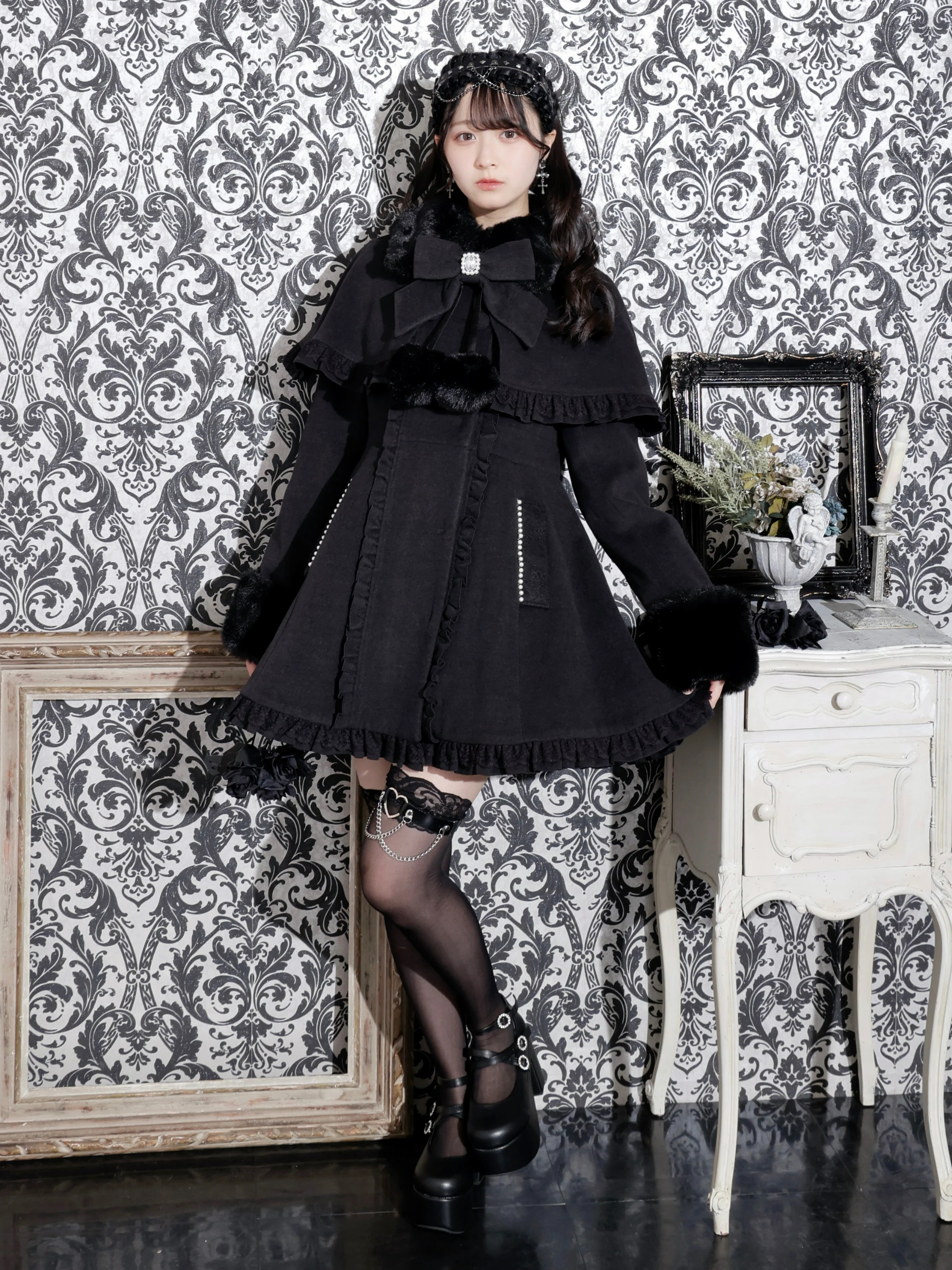 ゴシックフリルレースアップケープコート（コート｜濃グレー・黒