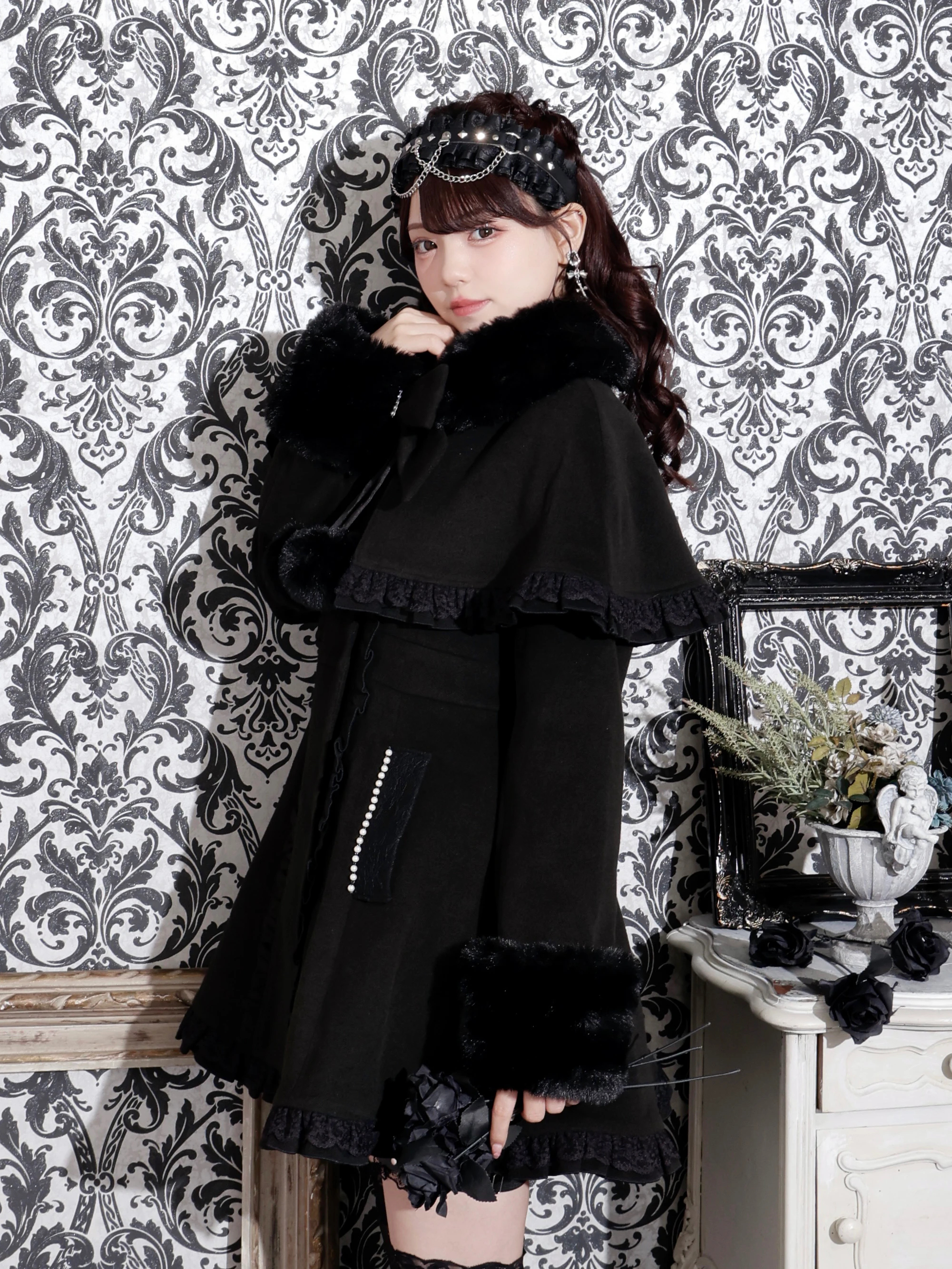 ゴシックフリルレースアップケープコート（コート｜濃グレー・黒