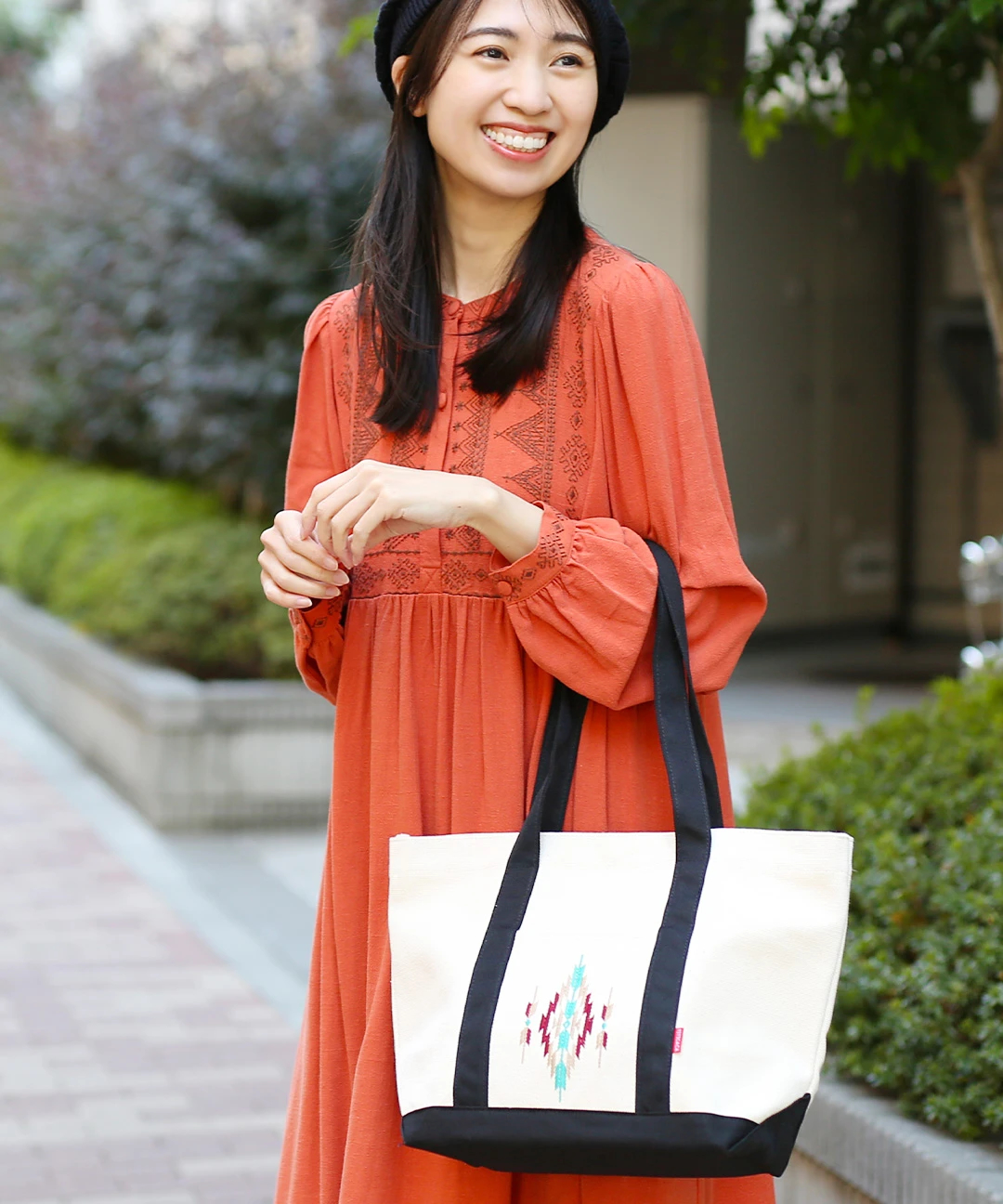 モチーフ刺繍キャンバストート / トート・エコバッグ・かごバッグ