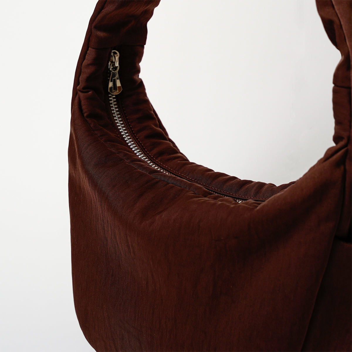 ANNIE PUFFER TOWN MOON BAG / CERATO BRIGHT｜三日月バッグ 軽量 撥水