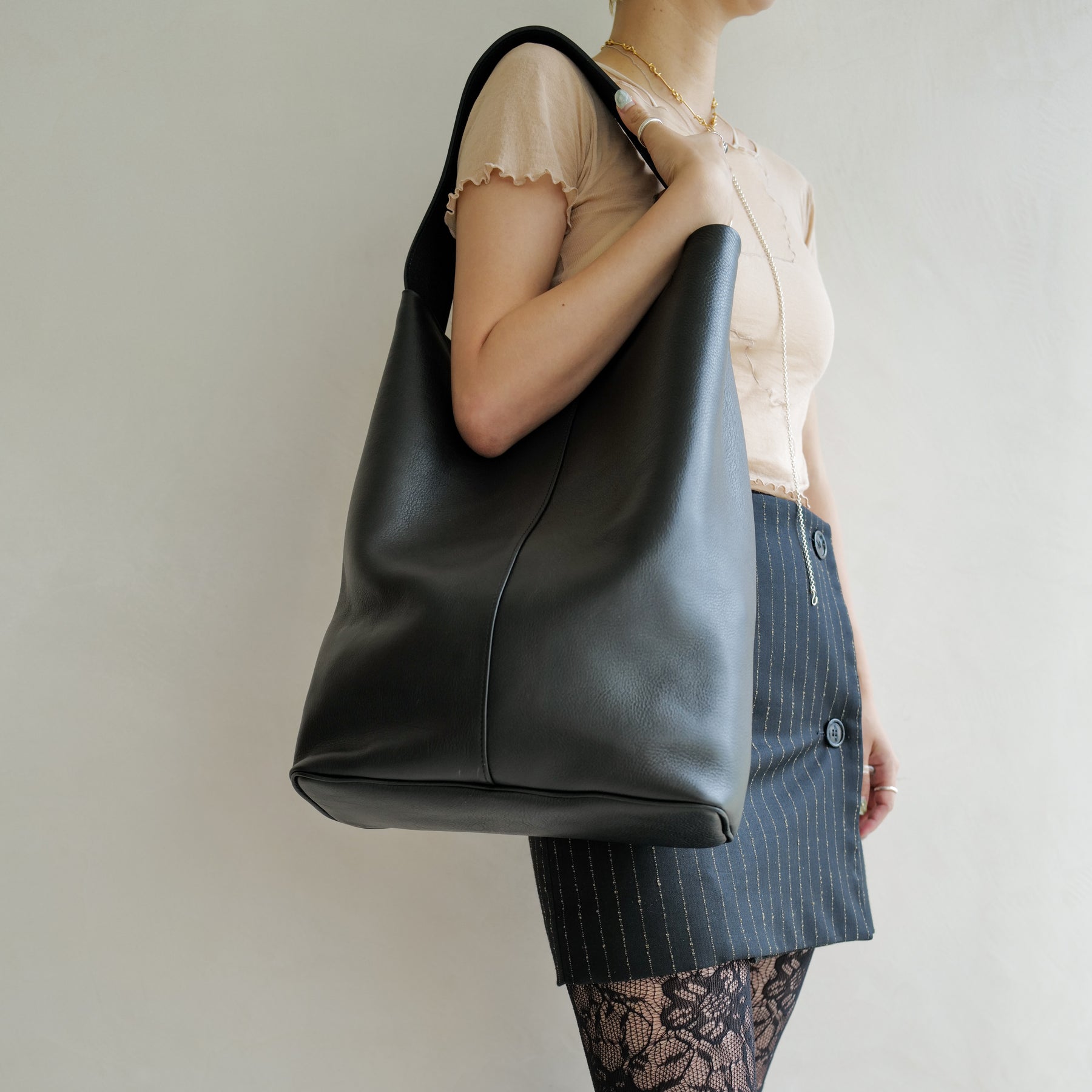 MARY BUCKET SHOULDER MM / RAPTO FLEX | Elegant leather lightweight