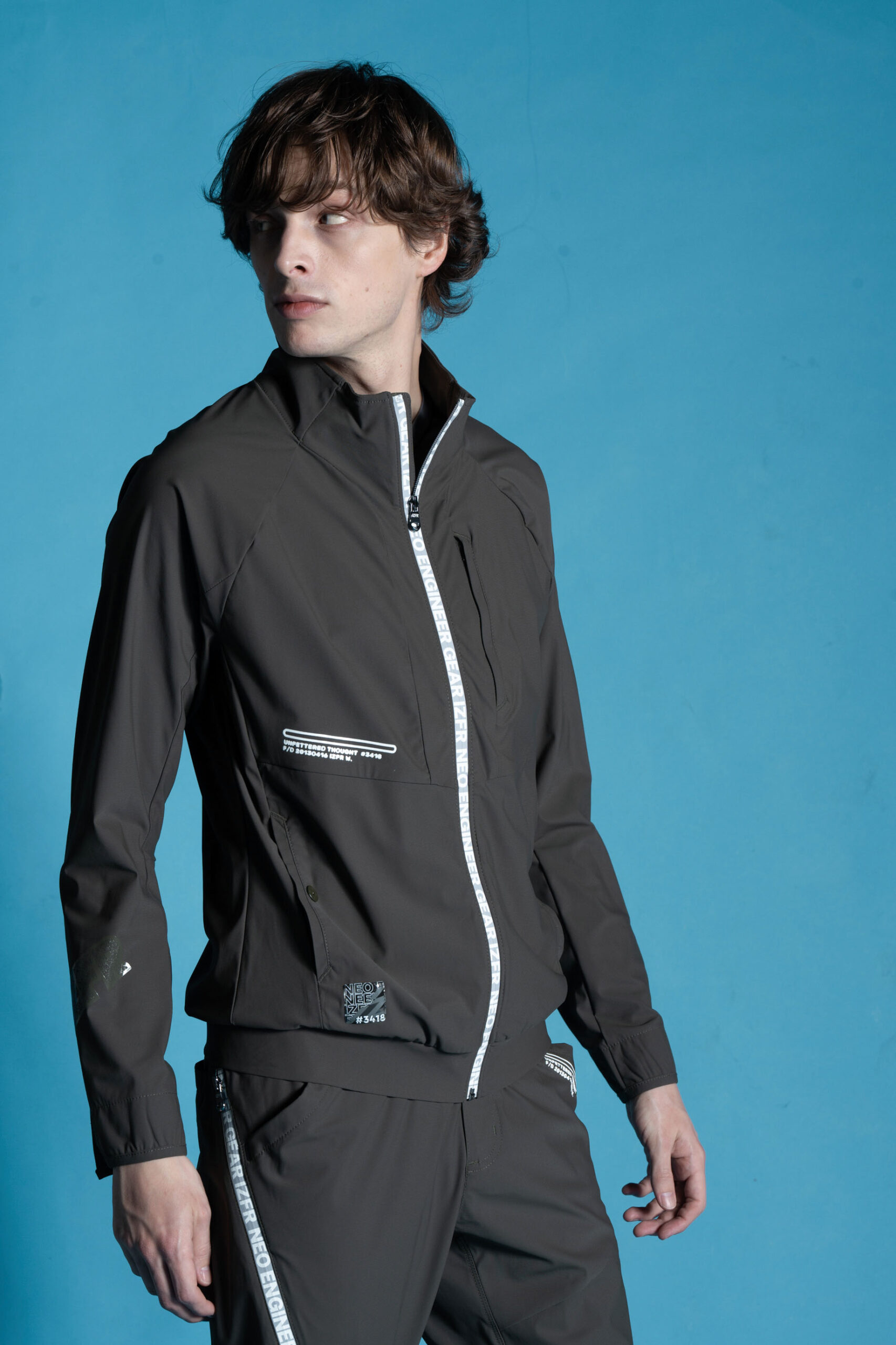 IZFRONTIER ハイセンスなデザイン。高機能でハイクオリティなワーク