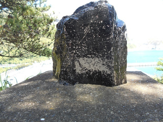 黒曜石: 神津島 情報ガイド