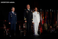 南雲統合作戦司令官が、米中央軍指揮官交代式に参加（8月9日）｜J