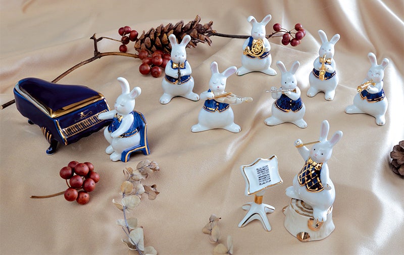 アンティークな雰囲気が漂う、うさぎのオーケストラの演奏会へご招待