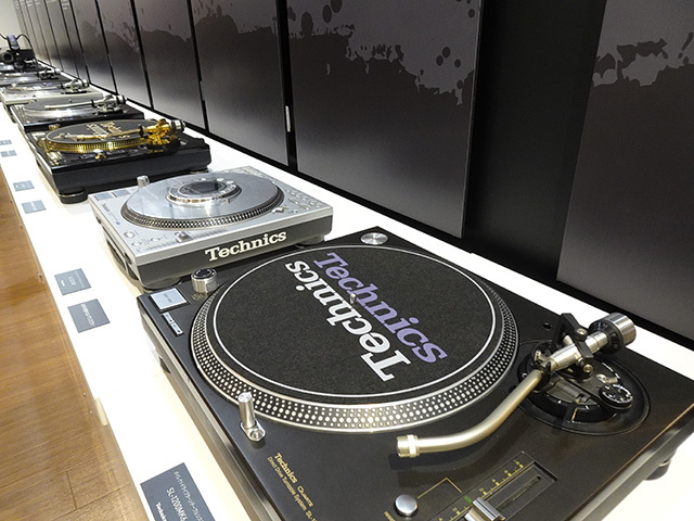 Technics ダイレクトドライブ デジタルターンテーブル SL-DZ1200