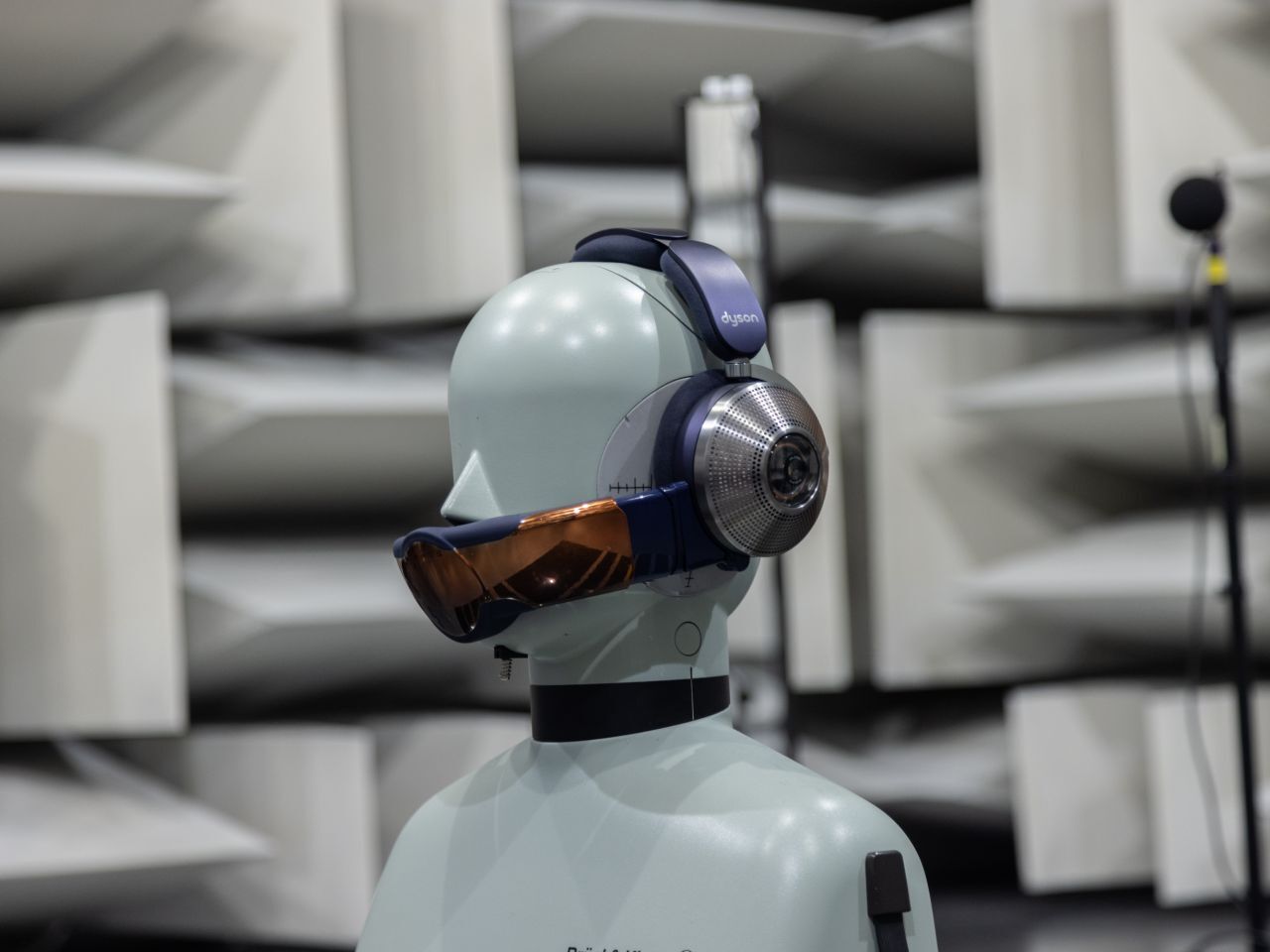 ダイソンの空気清浄ヘッドホン「Dyson Zone」、デザインで目指したのは