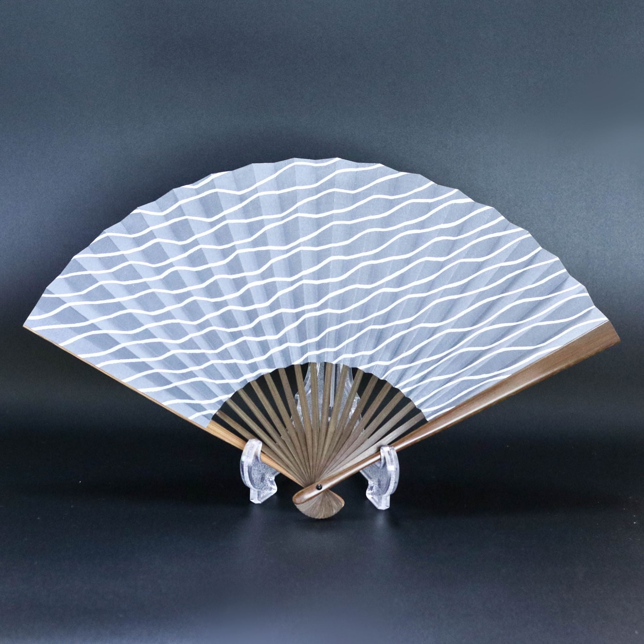 江戸扇子 | 立湧 グレー | 男持 唐木 | 雲錦堂 深津扇子店