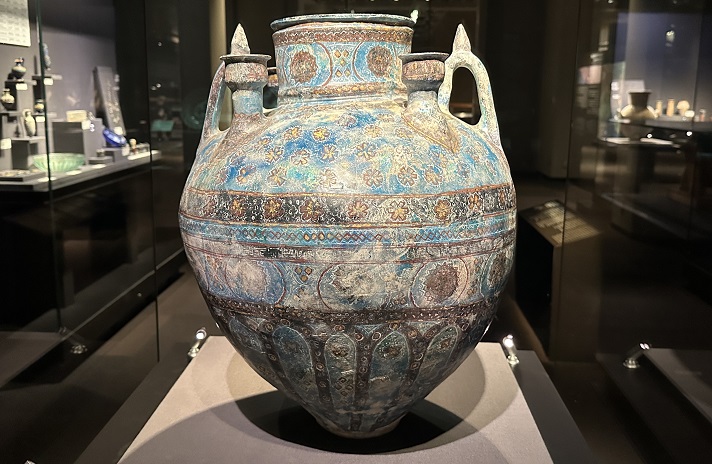 金彩装飾の陶器の丸型壺 金彩装飾の陶器の丸型壺