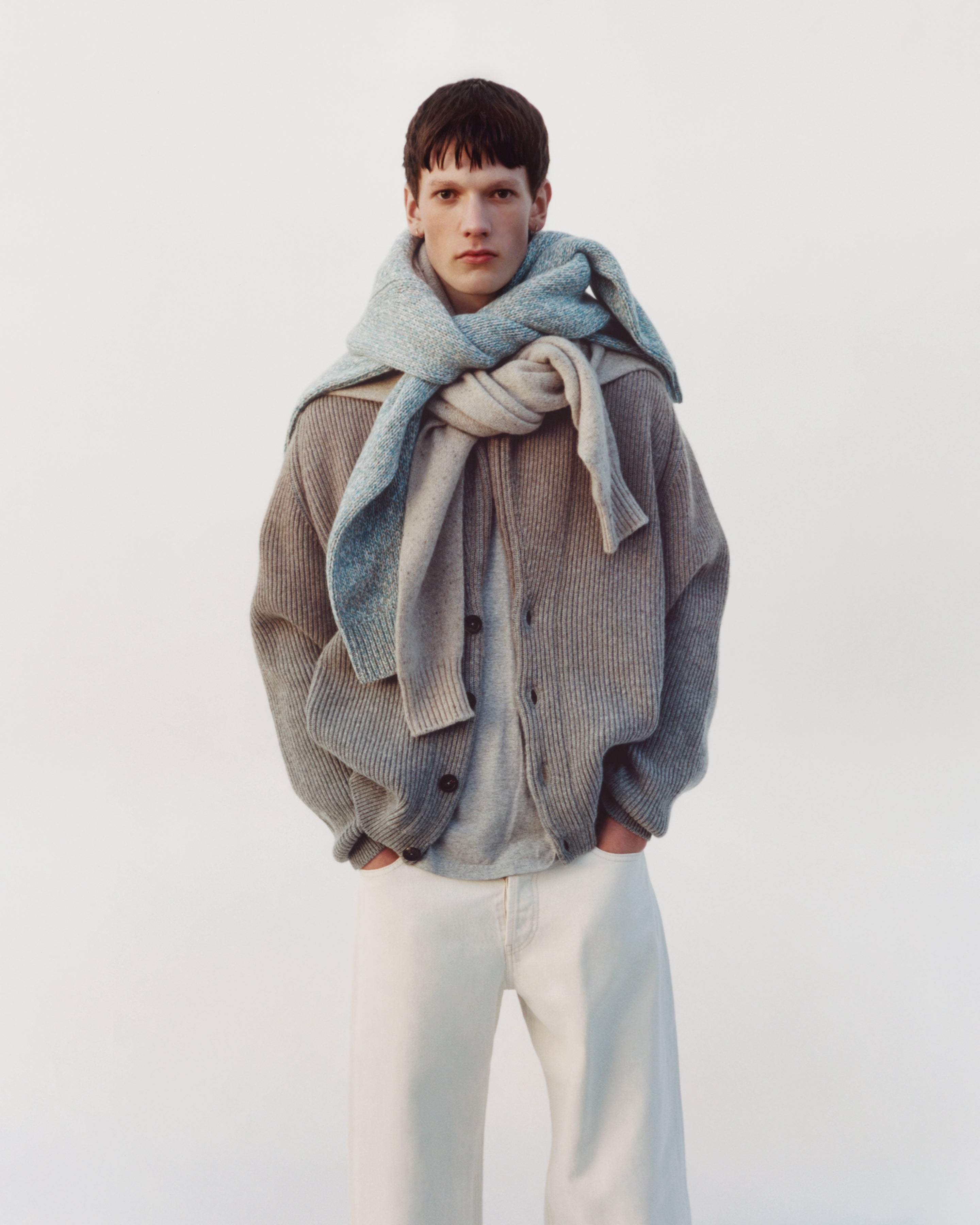 カシミヤの衣類と生地 | Johnstons of Elgin