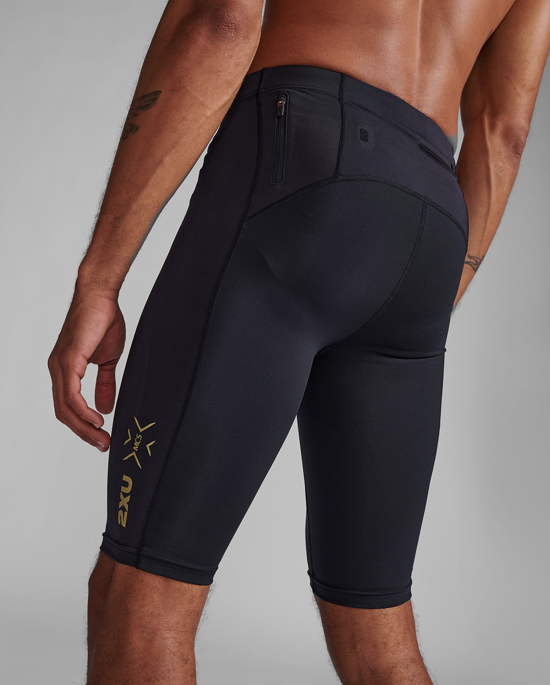 MCS メンズ ランコンプショーツ MA5331B BLK/GRF – 2XU Japan