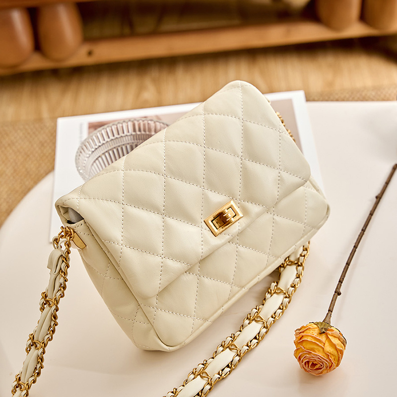 実写画像】 ホワイト キルティング ハンドバッグ アンドシュエット