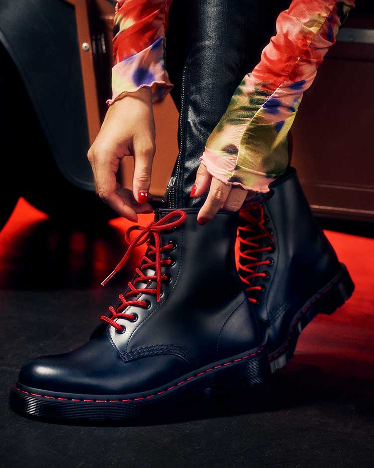 日本限定】1460 レッドステッチ 8 ホール ブーツ