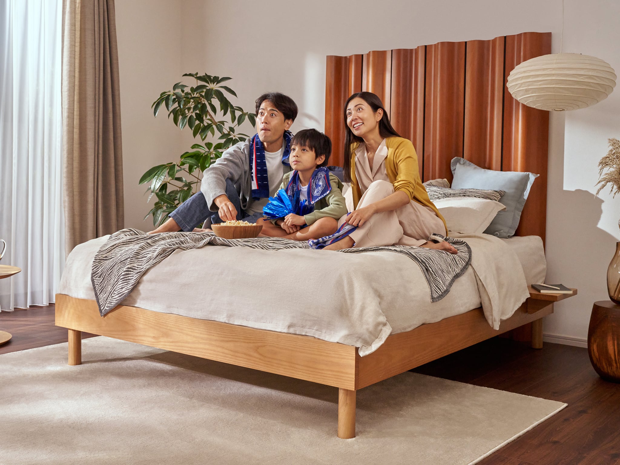 コアラのベッドサイドテーブル｜小さめ木製サイドテーブル – コアラ