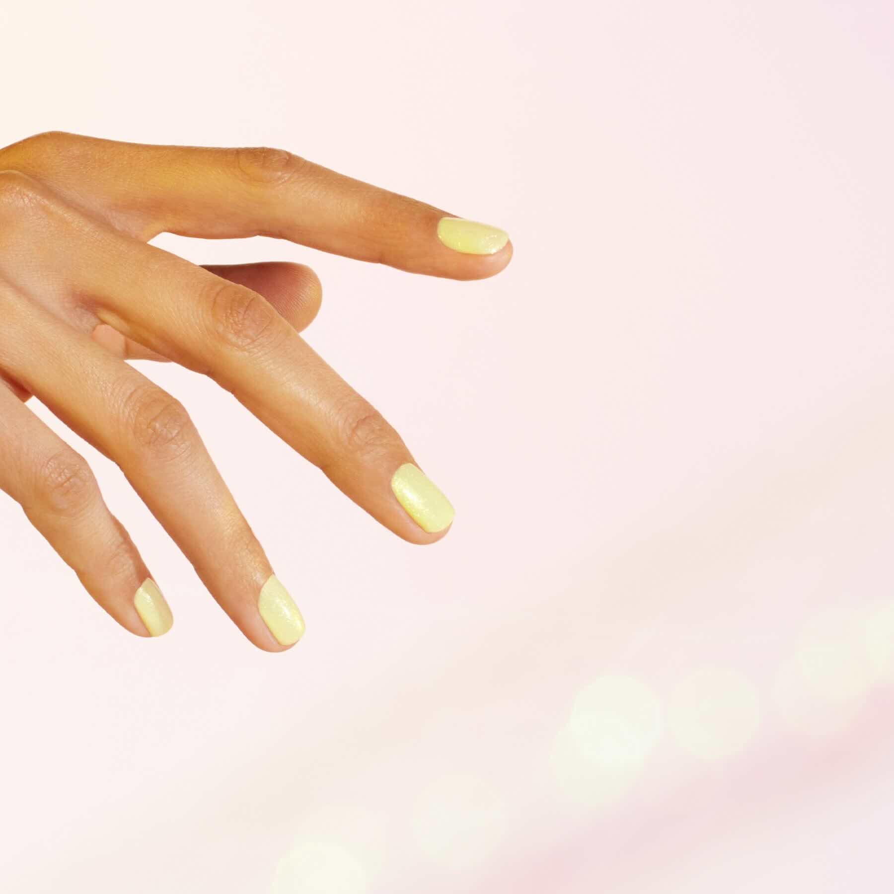 manucurist green（マニキュリスト グリーン） ナチュラル ネイル