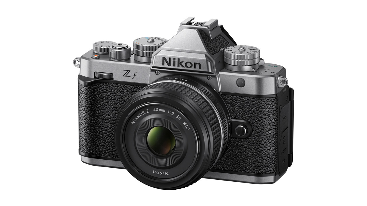 ニコン、フルサイズミラーレスカメラ「Z f」の新色「シルバー」を発売