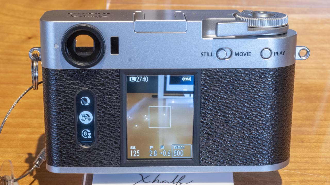 富士フイルム「X half」発売。フィルムカメラの魅力を再定義する新
