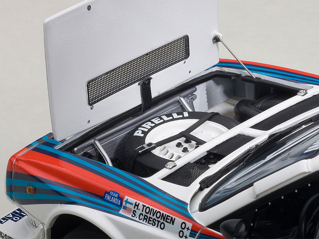 Lancia Delta S4 Martini #4 - ダイキャストモデル - AutoArt 88620