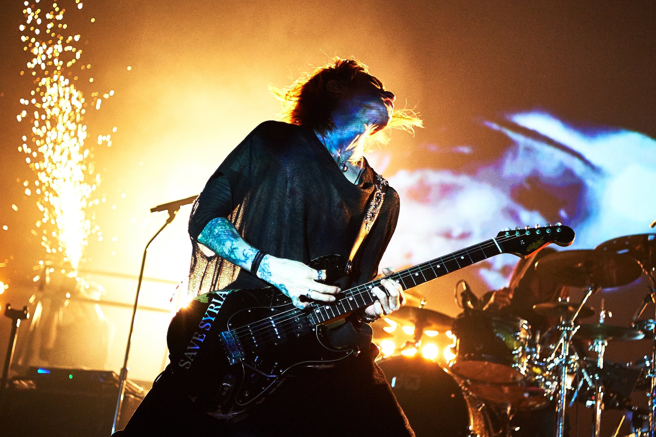 Report: Intense guitar battle at 