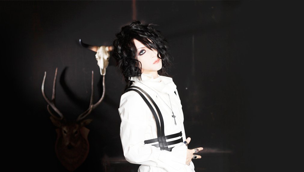 Mana: History of the pioneering Gothic Lolita guitarist