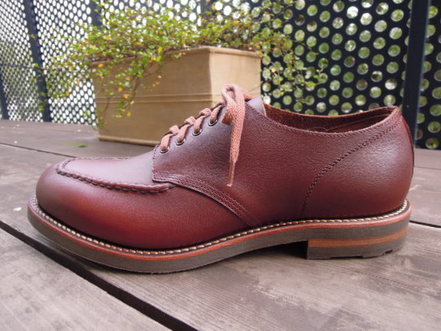 CUSHMANより40年代のシャープさとドレッシーさを合わせ持った1足