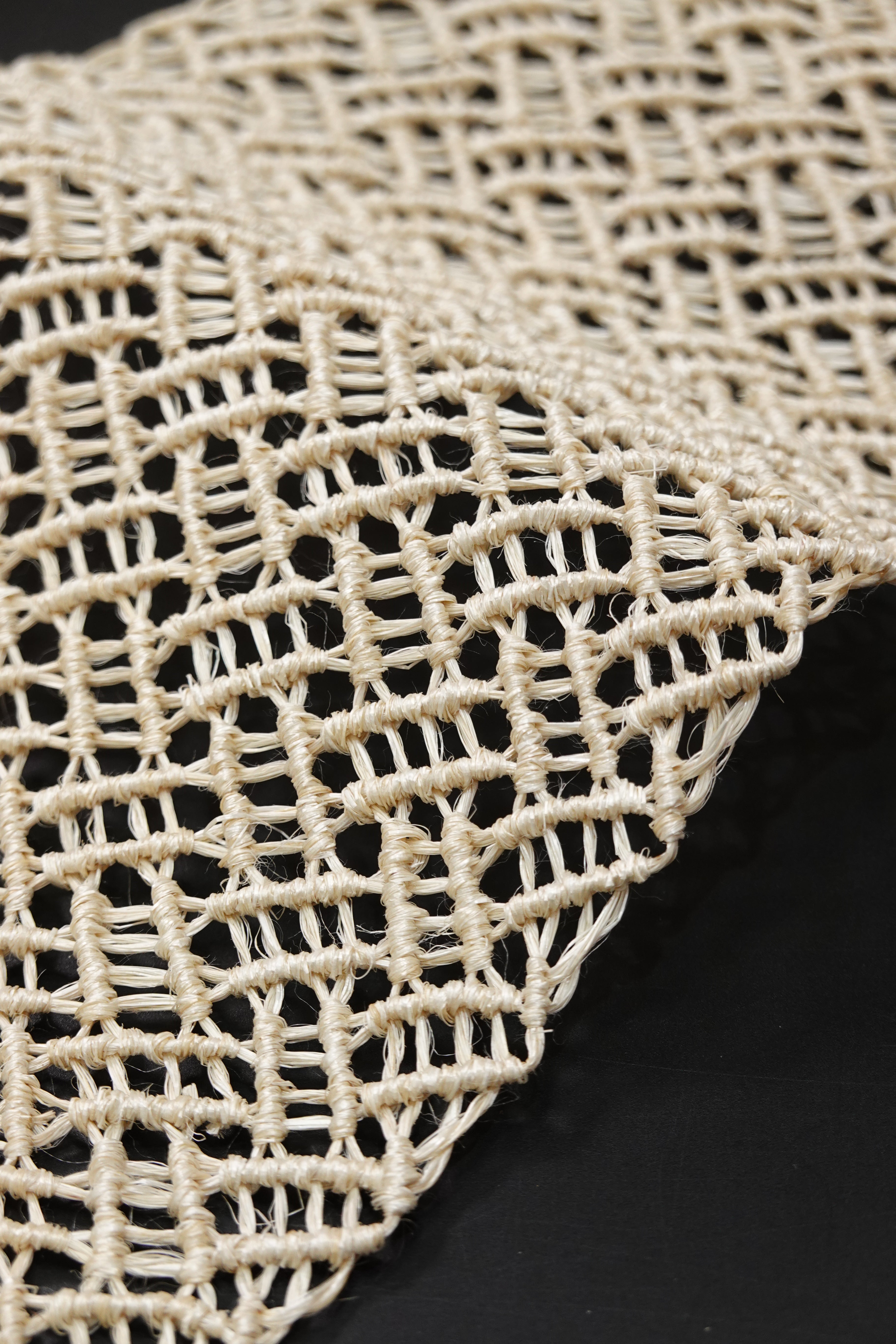 誉田屋源兵衛】 半巾帯 芭蕉紗綾形 生成り – きものKUREHA