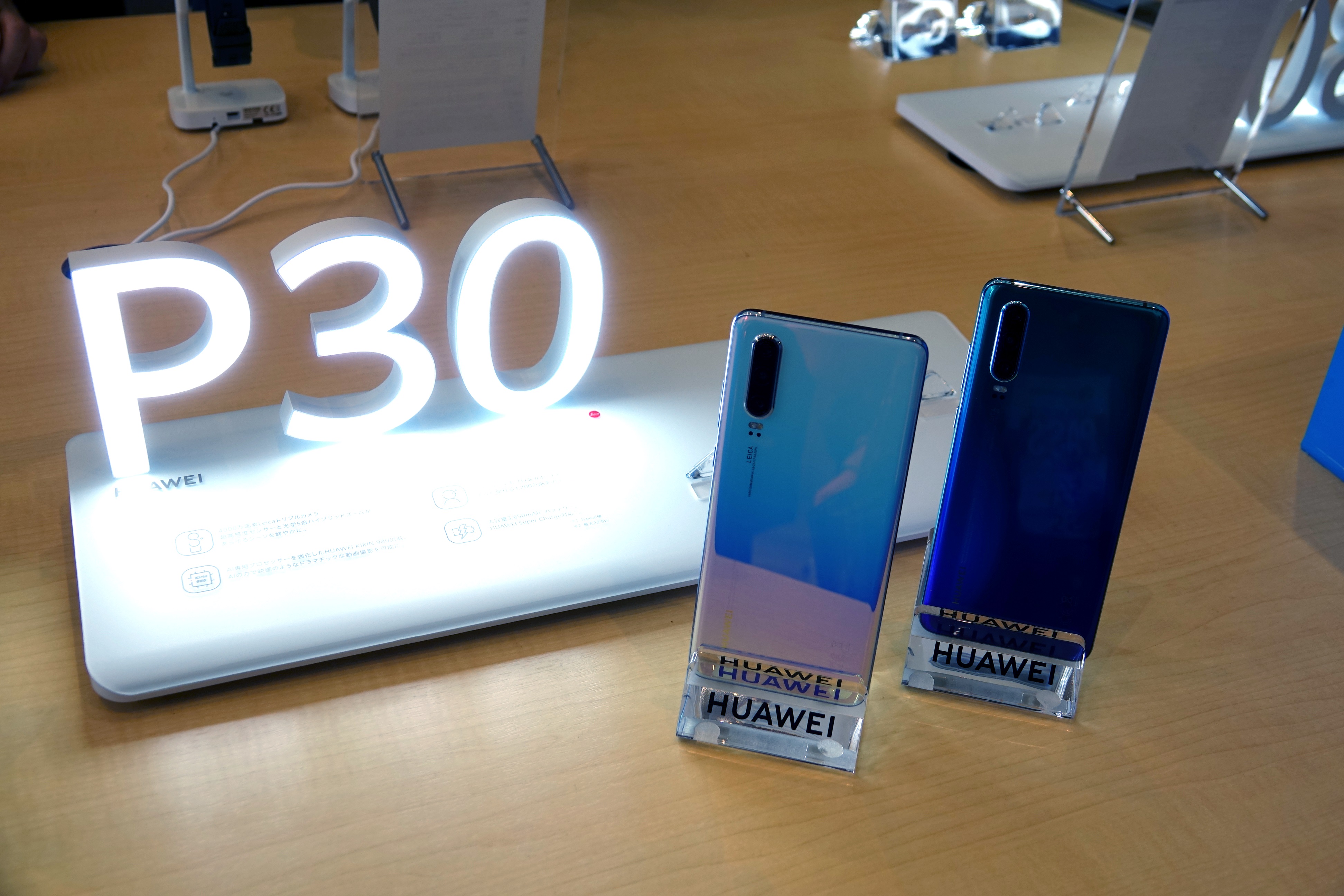 トリプルカメラの「HUAWEI P30」、SIMフリーで5月24日発売 - ケータイ