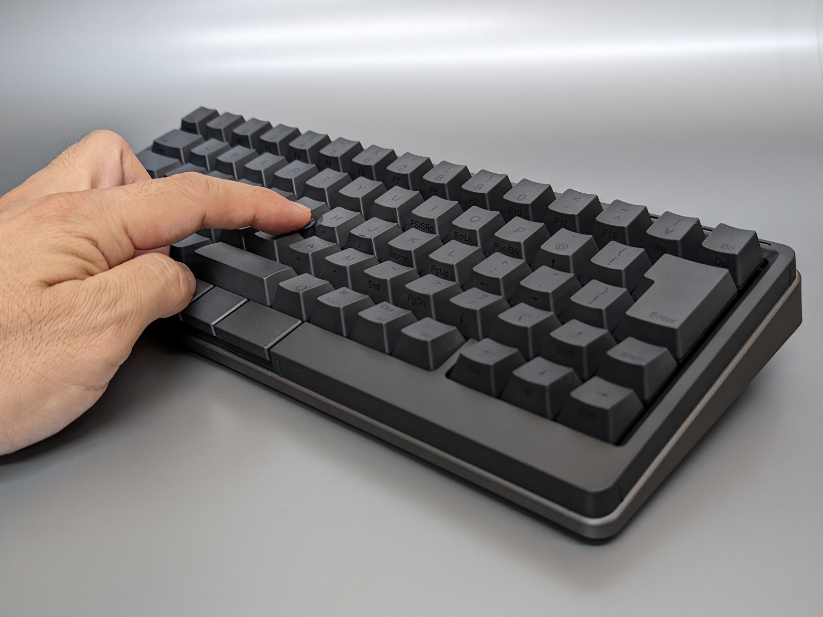 ポインティングデバイス付きのHHKBの新モデル「HHKB Studio