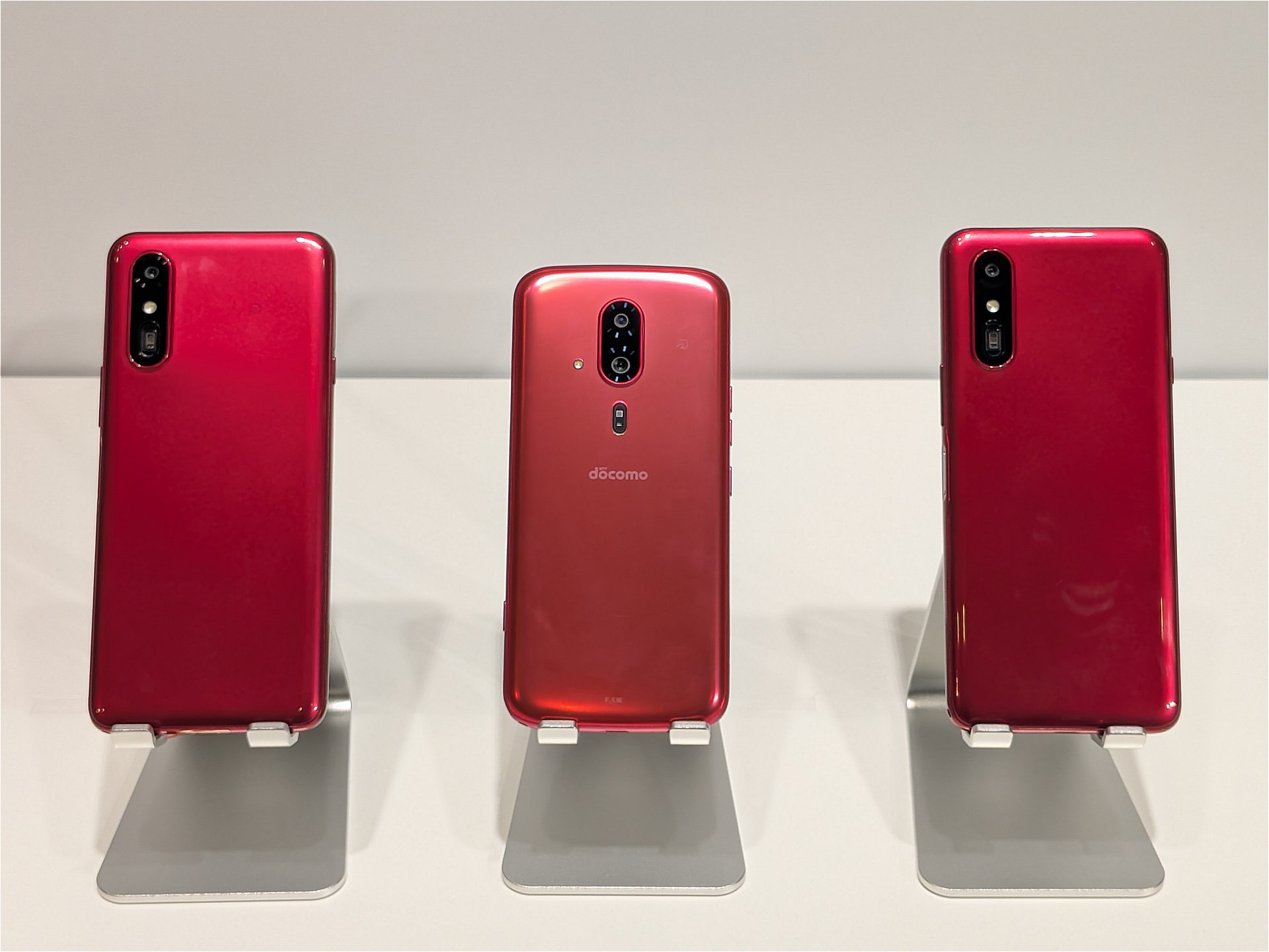 FCNTが「らくらくスマホ」最新機種発表、ドコモ・ワイモバイル・SIM