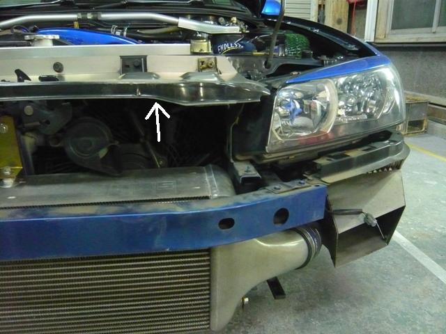 ER34スカイライン フロントバンパー アッパーリテーナー レインホース