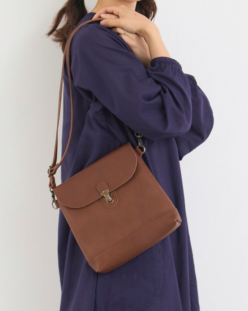 防水レザーで毎日快適！Kanmiの革小物で雨の日も心配なし