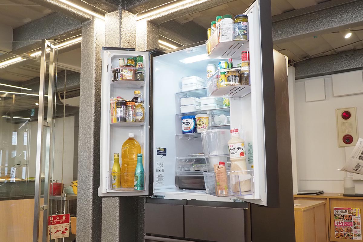節電や食品ロス防止を冷蔵庫が案内する? 中ひろびろの三菱新モデルを見
