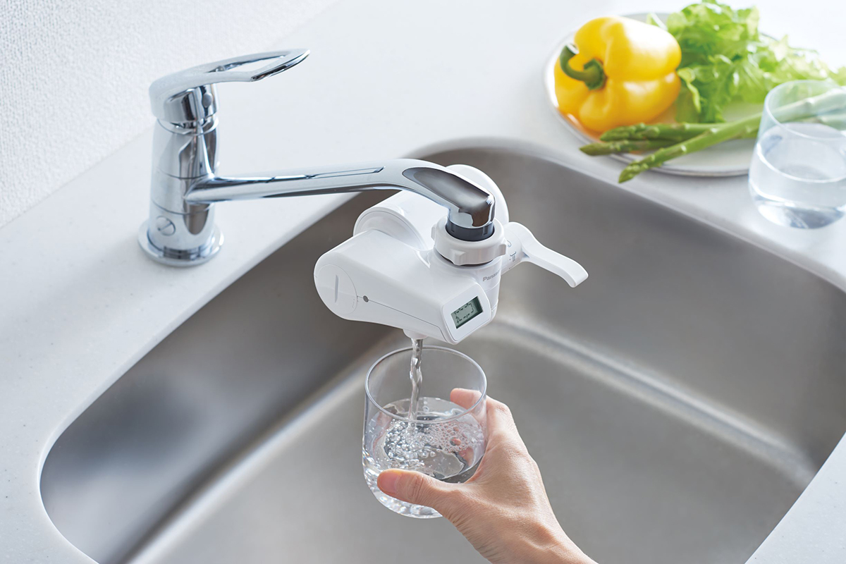 パナソニック、蛇口に付けて1年間カートリッジ交換不要の浄水器 - 家電