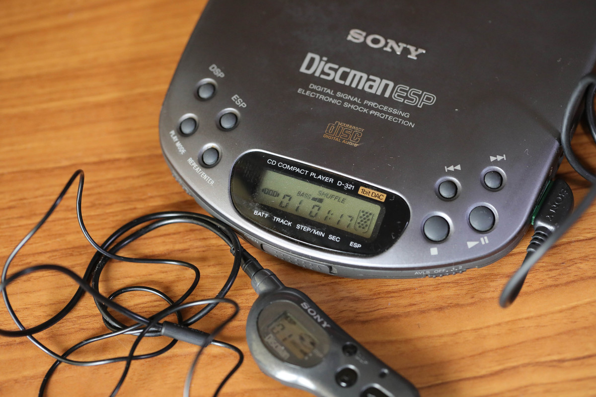 思い出家電】ソニーのディスクマン、音飛びしなくなって驚いた - 家電Watch