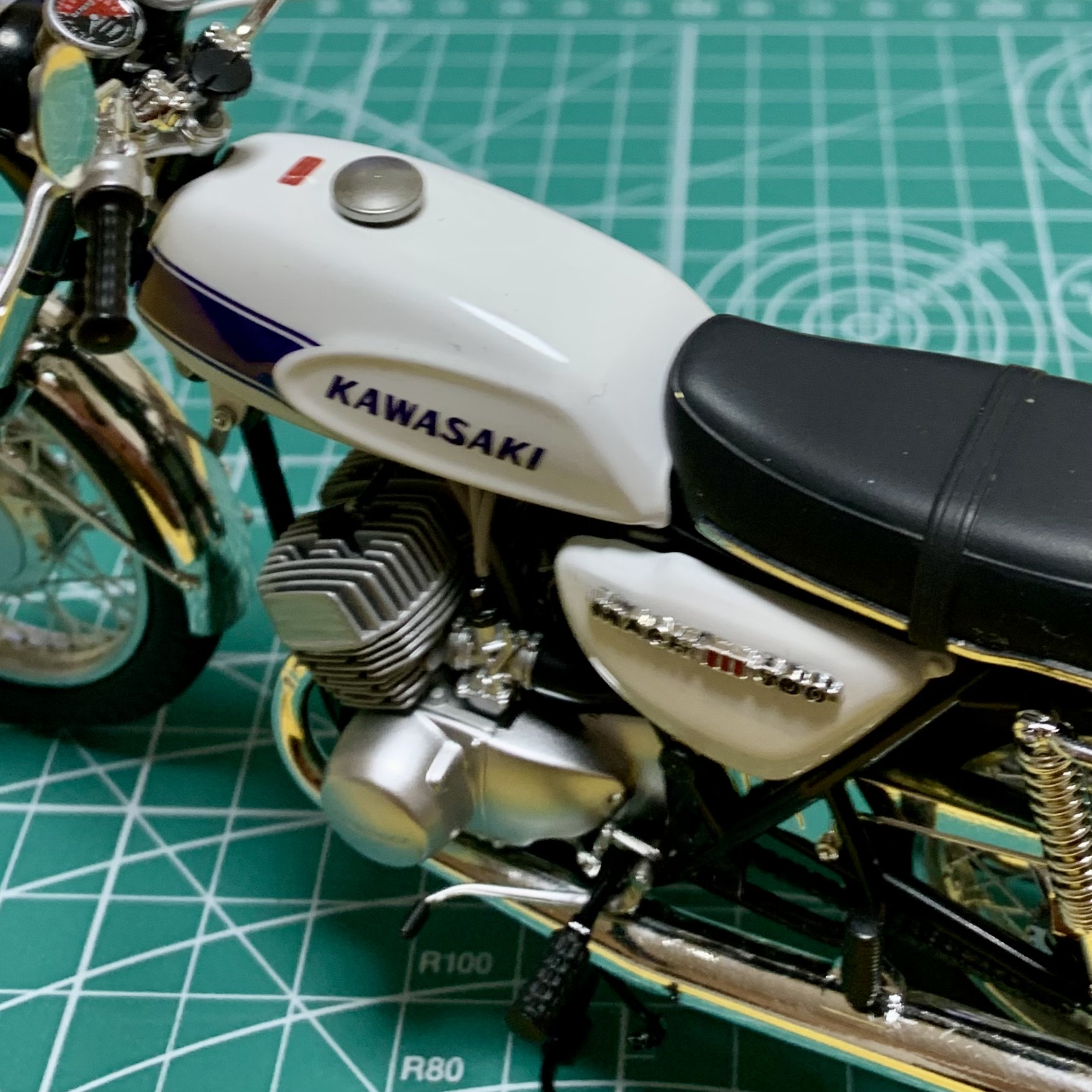 ハセガワ 1/12 カワサキ 500-SS MACH III (H1) – 模型製作 かえる工房