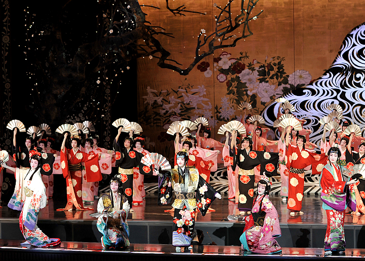 ギャラリー | 花組公演 『雪華抄（せっかしょう）』『金色（こんじき