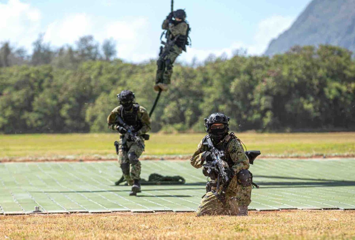 自衛隊初の特殊部隊！海自・特別警備隊の任務とその強さ | ページ 2