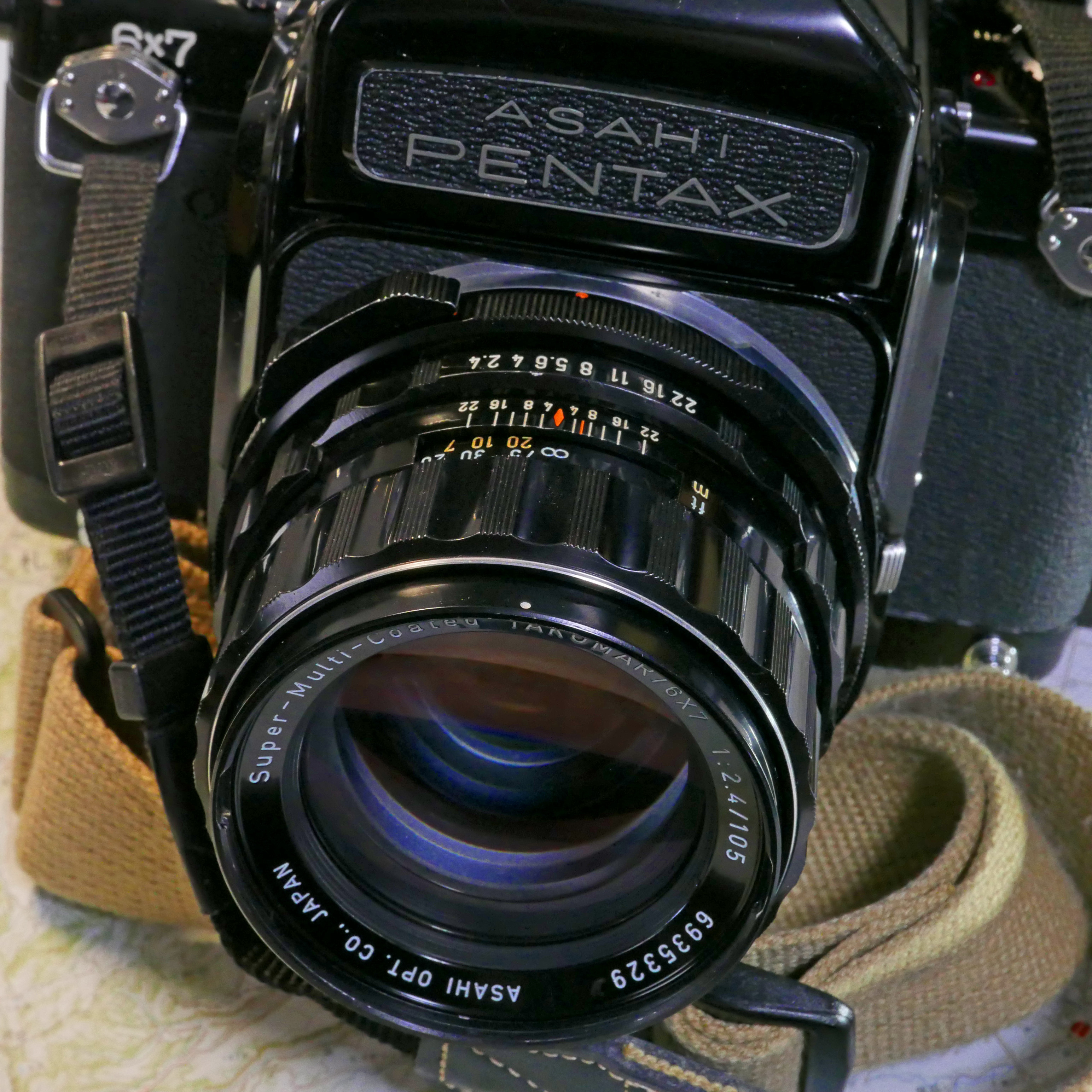 PENTAX67（6×7）いわゆるバケペン、アイレベルファインダーのデカさが