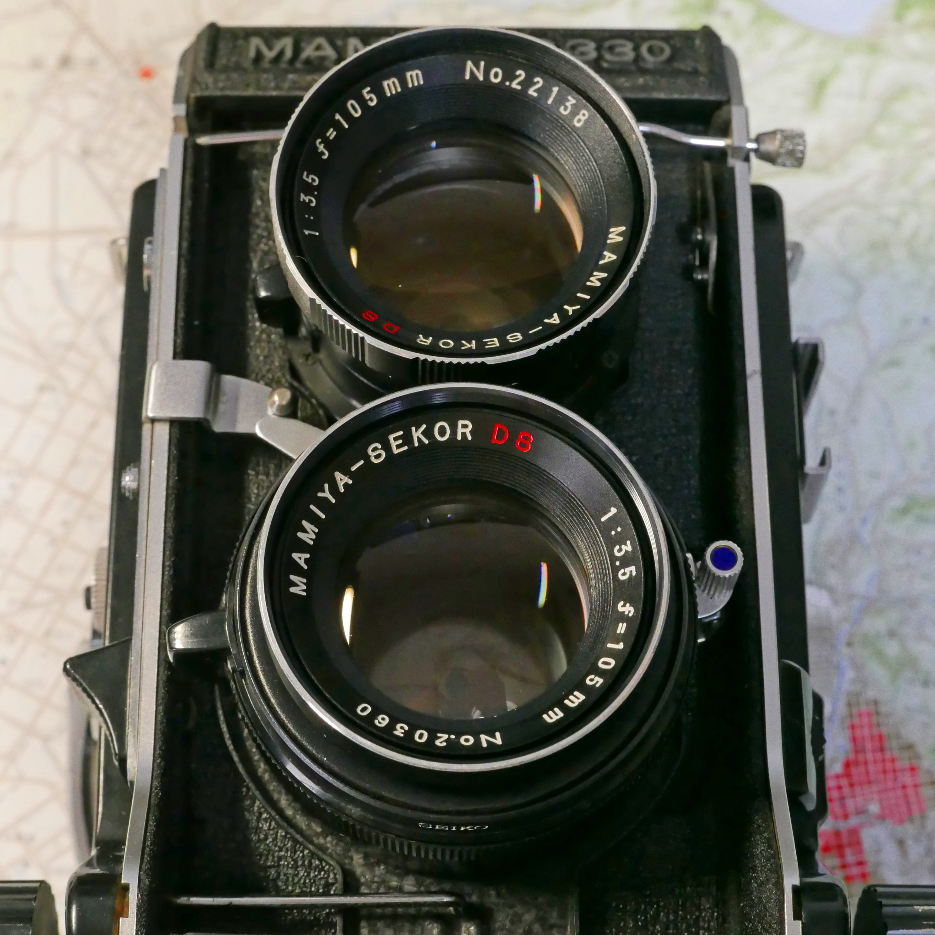 重厚感ある二眼レフカメラのマミヤC330！重いけどレンズボード繰り出し