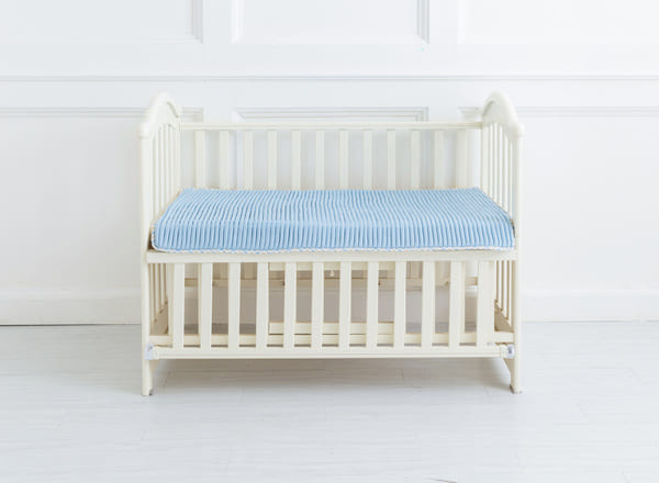 ベビーベッドはリサイクルショップよりレンタルがおすすめ！赤ちゃんの